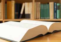 「look up」調べるのニュアンスはどんな感じ？似た英語表現も紹介！