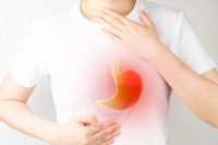 「stomachache」や「toothache」などacheが付く単語の発音について